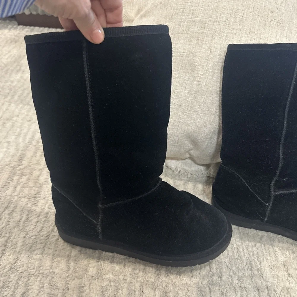 Vepose black suede